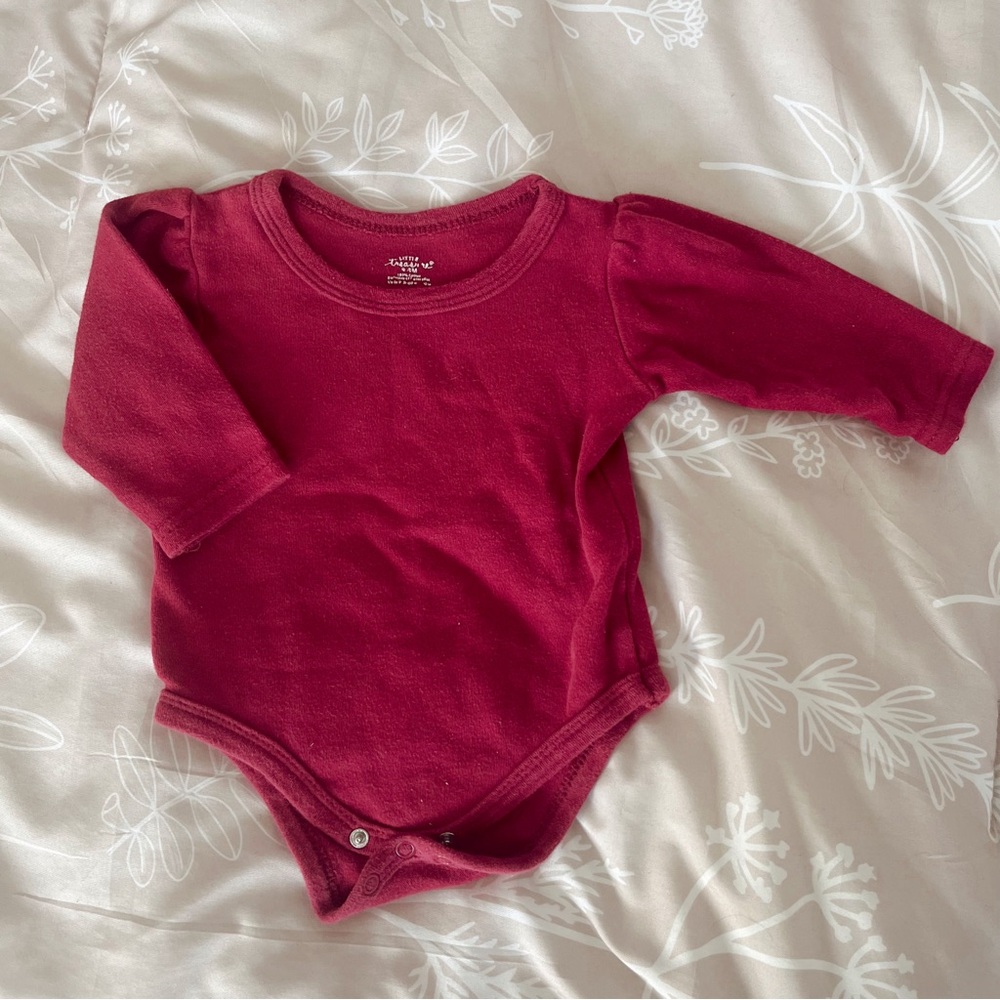 maroon baby onesie 🐙